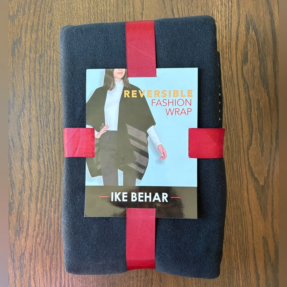 Ike Behar Women’s Reversible Fashion Wrap - Picture 6 of 7